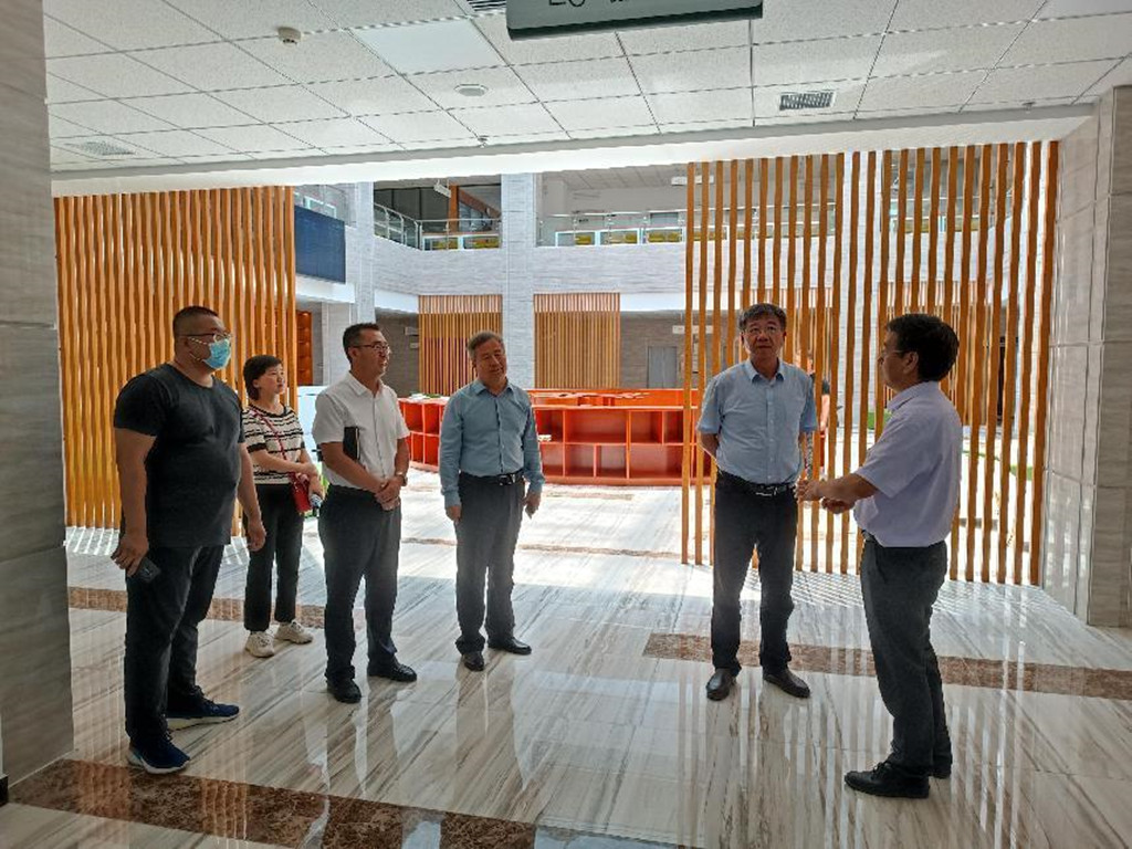 副校长郎伟到beat365唯一官方网站图书馆（中卫）调研